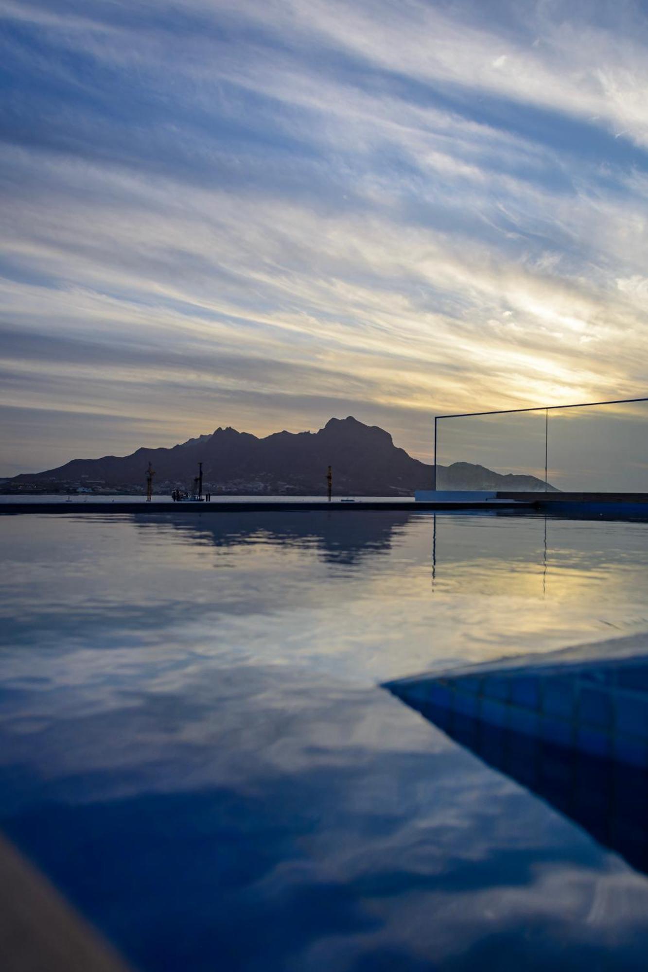 Ouril Mindelo Hotel Buitenkant foto